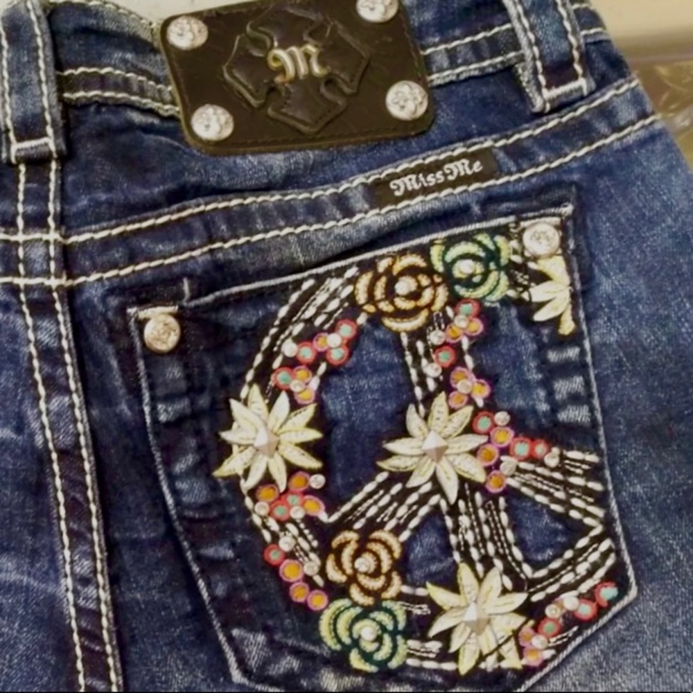 ✅SOLD- Miss Miss Signature Bermuda Shorts. Size 27